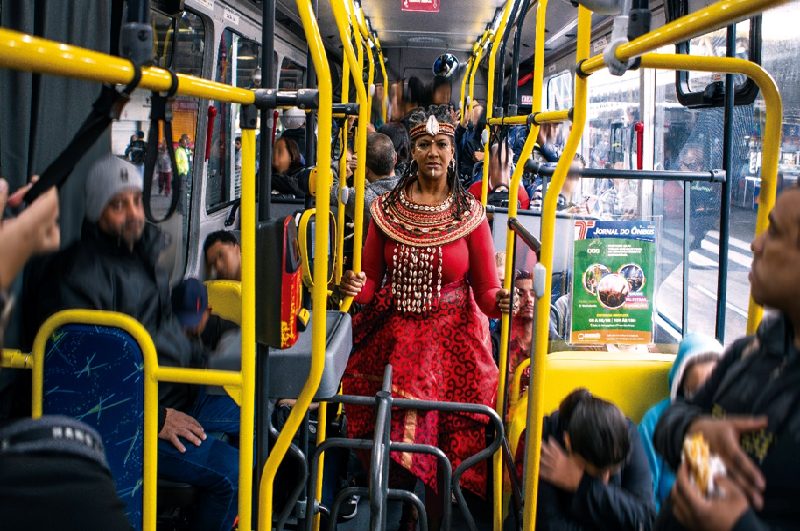 SESC Franca tem espetáculo diferente: peça de Zózima Trupe será dentro de ônibus