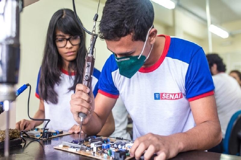 SENAI abre vagas para Cursos Técnicos gratuitos. Veja como e até quando se inscrever